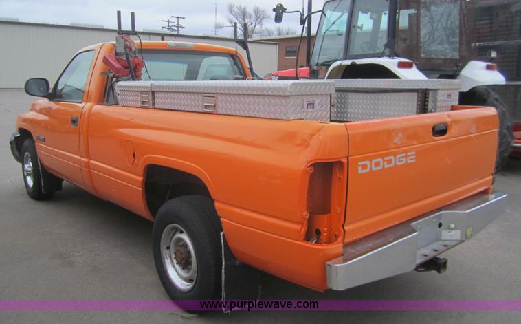 image for item B5635 2001 Dodge Ram 2500 pickup truck