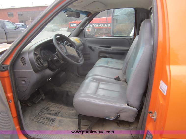 image for item B5635 2001 Dodge Ram 2500 pickup truck