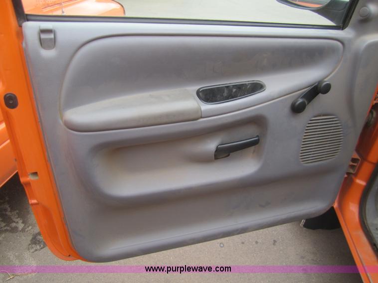 image for item B5635 2001 Dodge Ram 2500 pickup truck