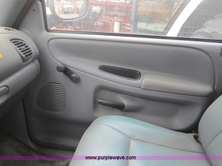 image for item B5635 2001 Dodge Ram 2500 pickup truck