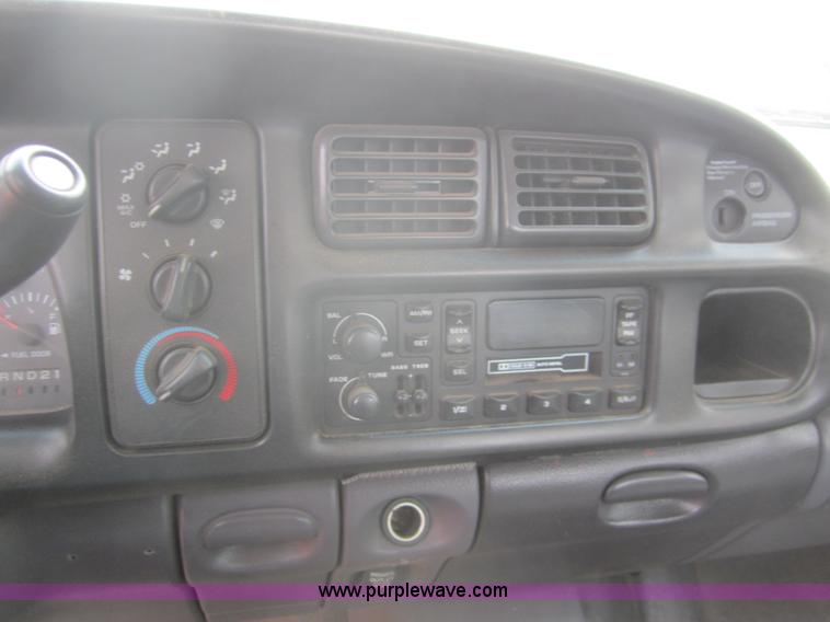 image for item B5635 2001 Dodge Ram 2500 pickup truck