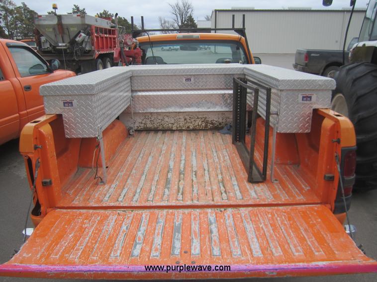 image for item B5635 2001 Dodge Ram 2500 pickup truck