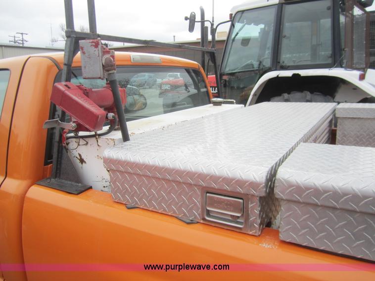 image for item B5635 2001 Dodge Ram 2500 pickup truck