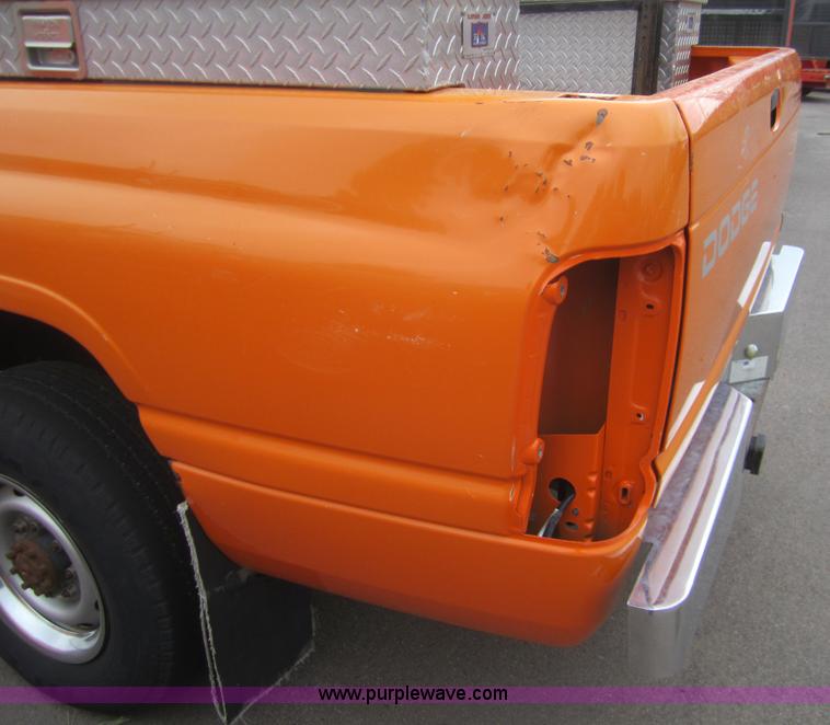 image for item B5635 2001 Dodge Ram 2500 pickup truck