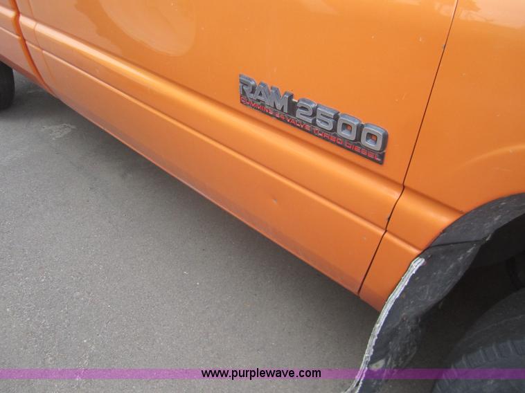 image for item B5635 2001 Dodge Ram 2500 pickup truck