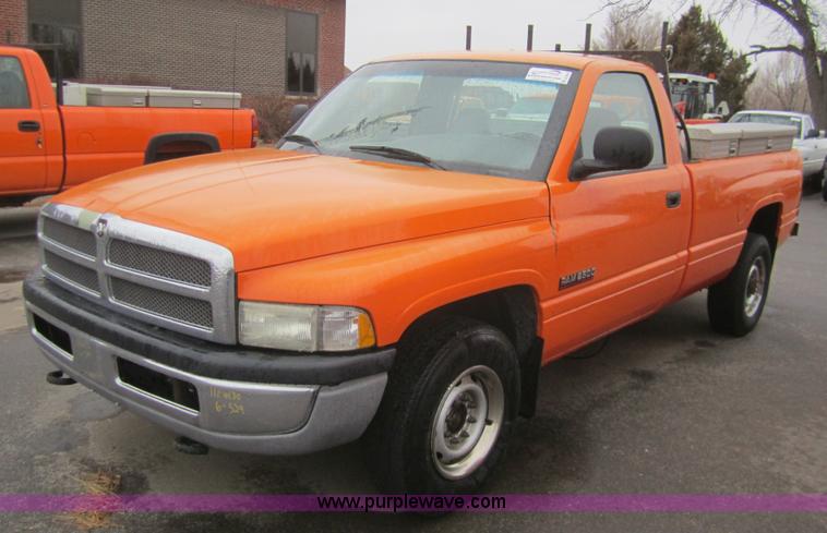 image for item B5640 2001 Dodge Ram 2500 pickup truck