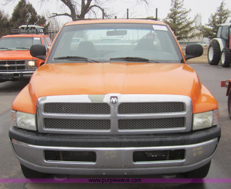 image for item B5640 2001 Dodge Ram 2500 pickup truck