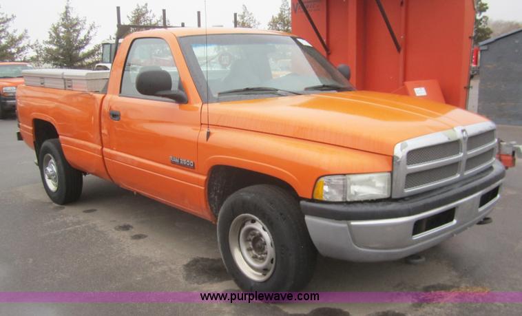 image for item B5640 2001 Dodge Ram 2500 pickup truck
