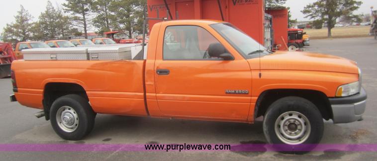 image for item B5640 2001 Dodge Ram 2500 pickup truck