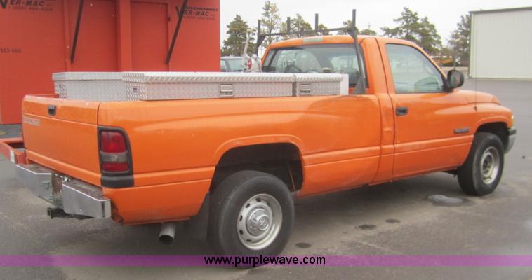 image for item B5640 2001 Dodge Ram 2500 pickup truck