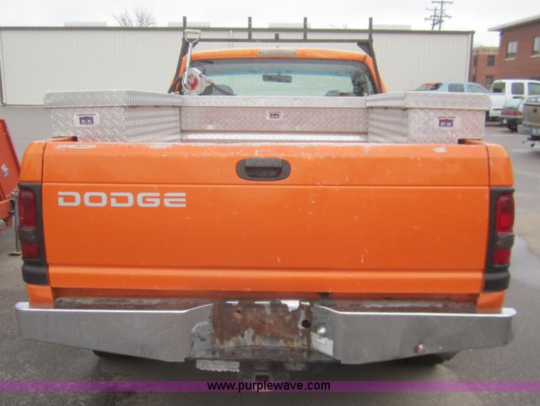 image for item B5640 2001 Dodge Ram 2500 pickup truck