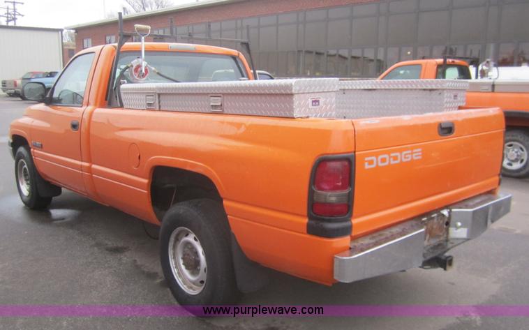 image for item B5640 2001 Dodge Ram 2500 pickup truck