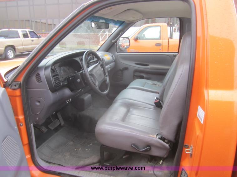 image for item B5640 2001 Dodge Ram 2500 pickup truck
