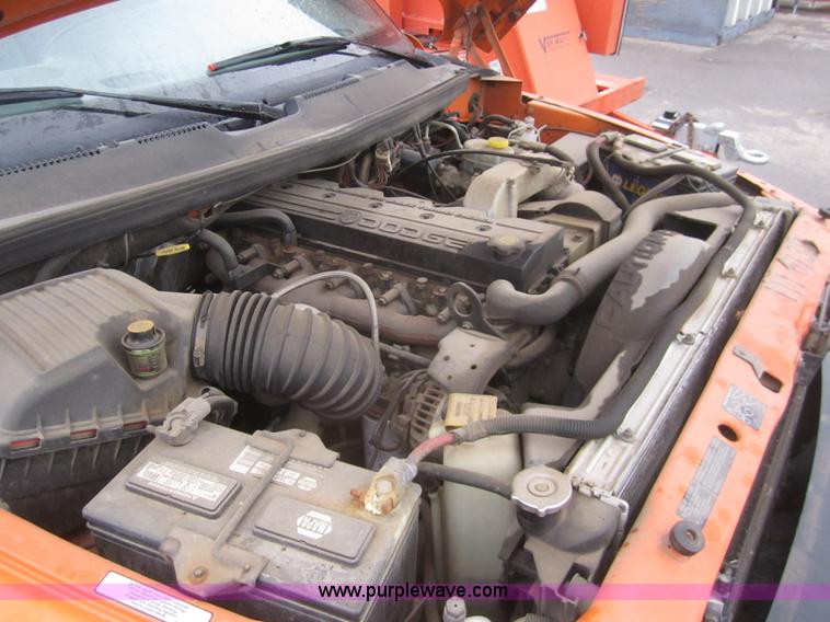 image for item B5640 2001 Dodge Ram 2500 pickup truck