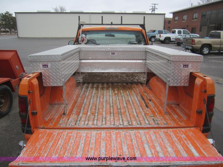 image for item B5640 2001 Dodge Ram 2500 pickup truck