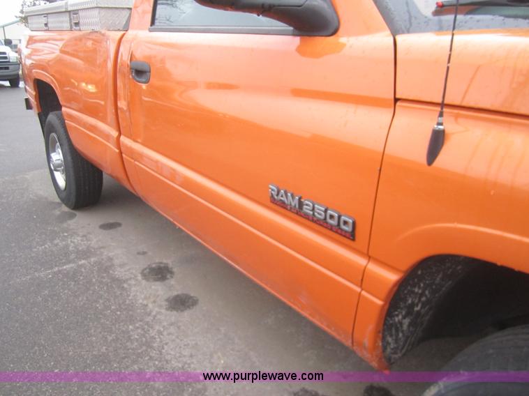 image for item B5640 2001 Dodge Ram 2500 pickup truck