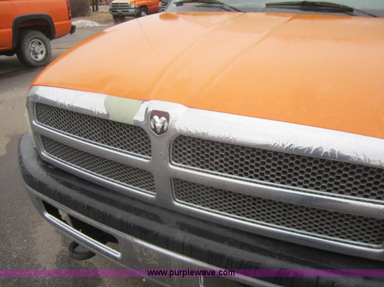 image for item B5640 2001 Dodge Ram 2500 pickup truck