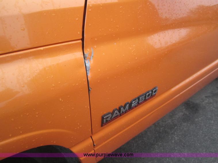 image for item B5640 2001 Dodge Ram 2500 pickup truck