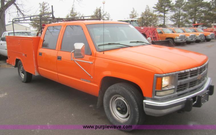 image for item B5641 2000 Chevrolet C3500 crew cab pickup truck