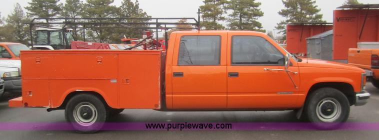 image for item B5641 2000 Chevrolet C3500 crew cab pickup truck