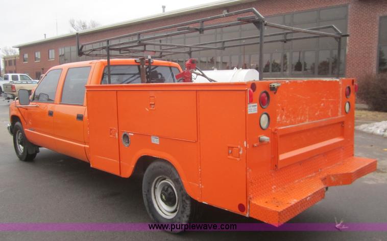 image for item B5641 2000 Chevrolet C3500 crew cab pickup truck