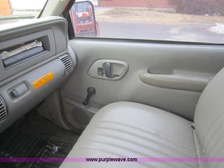 image for item B5641 2000 Chevrolet C3500 crew cab pickup truck