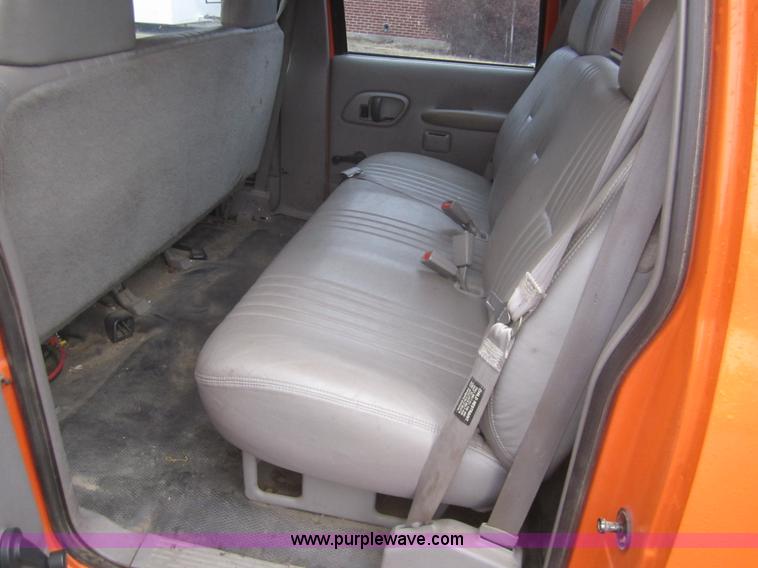 image for item B5641 2000 Chevrolet C3500 crew cab pickup truck