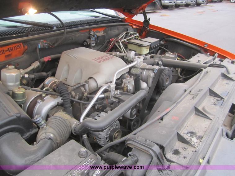 image for item B5641 2000 Chevrolet C3500 crew cab pickup truck