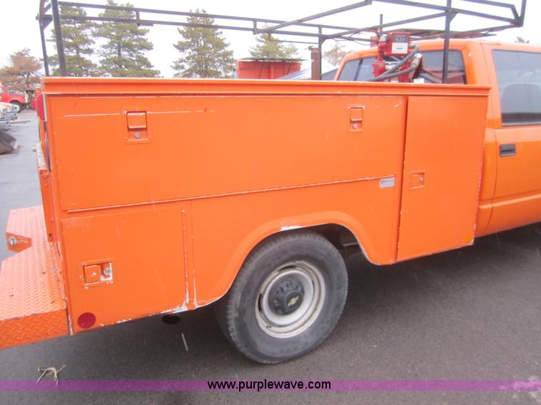 image for item B5641 2000 Chevrolet C3500 crew cab pickup truck