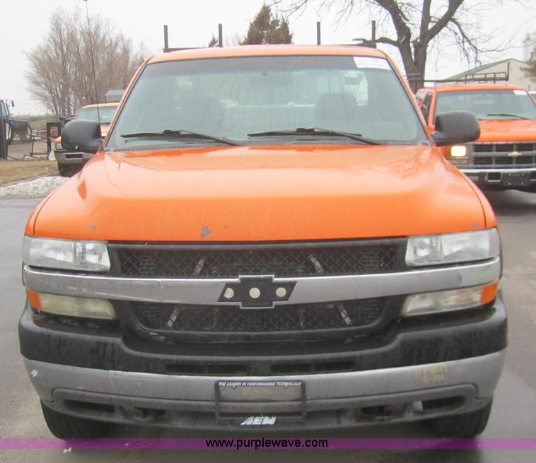 image for item B5642 2002 Chevrolet Silverado 2500HD pickup truck