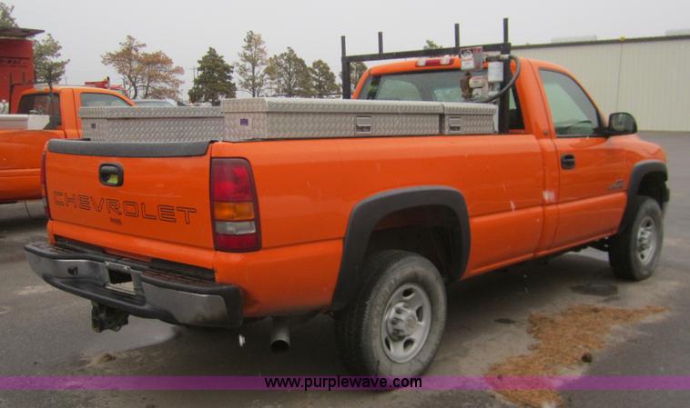 image for item B5642 2002 Chevrolet Silverado 2500HD pickup truck