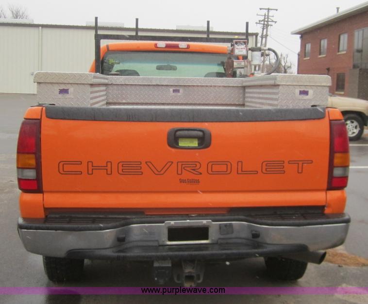 image for item B5642 2002 Chevrolet Silverado 2500HD pickup truck