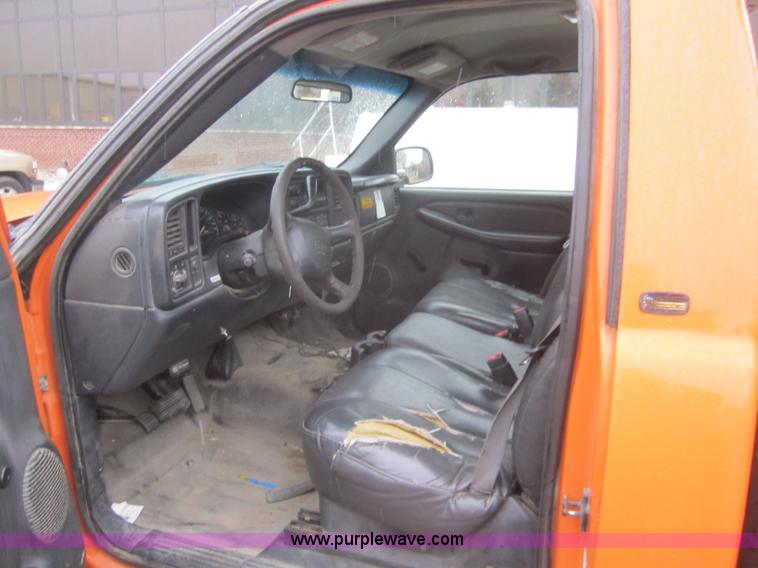 image for item B5642 2002 Chevrolet Silverado 2500HD pickup truck