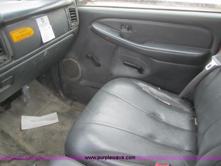 image for item B5642 2002 Chevrolet Silverado 2500HD pickup truck