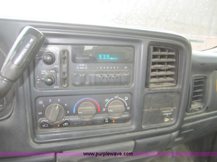 image for item B5642 2002 Chevrolet Silverado 2500HD pickup truck