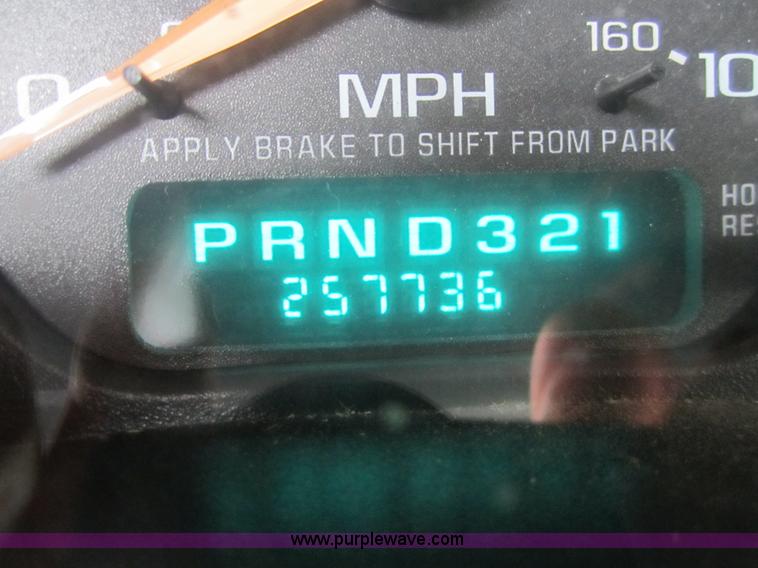 image for item B5642 2002 Chevrolet Silverado 2500HD pickup truck