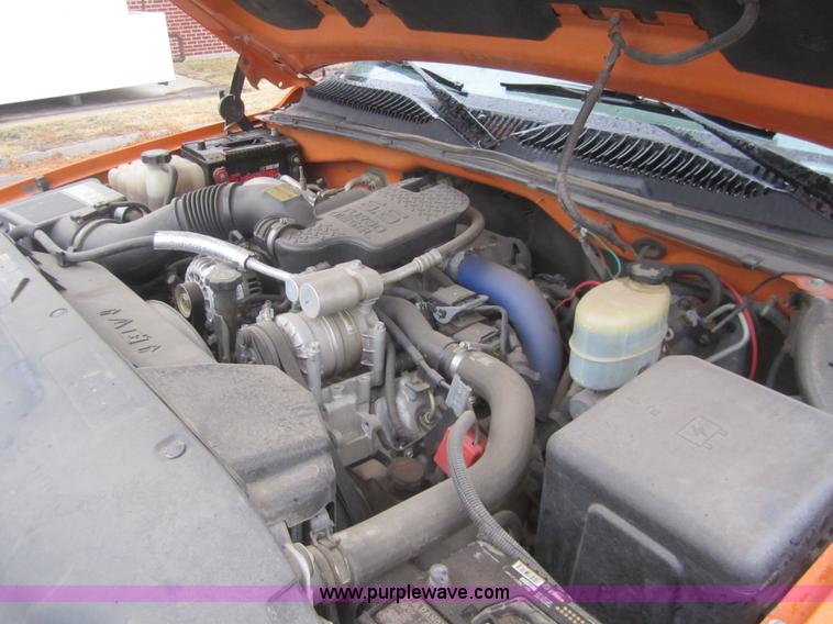 image for item B5642 2002 Chevrolet Silverado 2500HD pickup truck