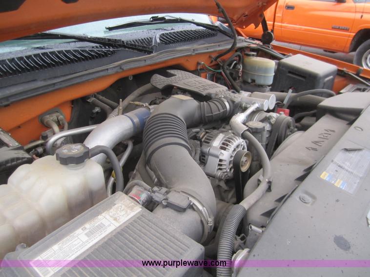 image for item B5642 2002 Chevrolet Silverado 2500HD pickup truck