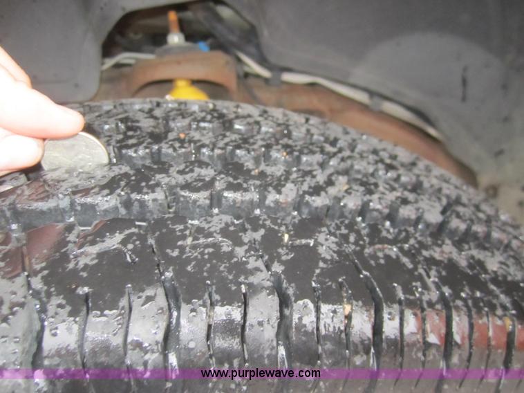 image for item B5642 2002 Chevrolet Silverado 2500HD pickup truck