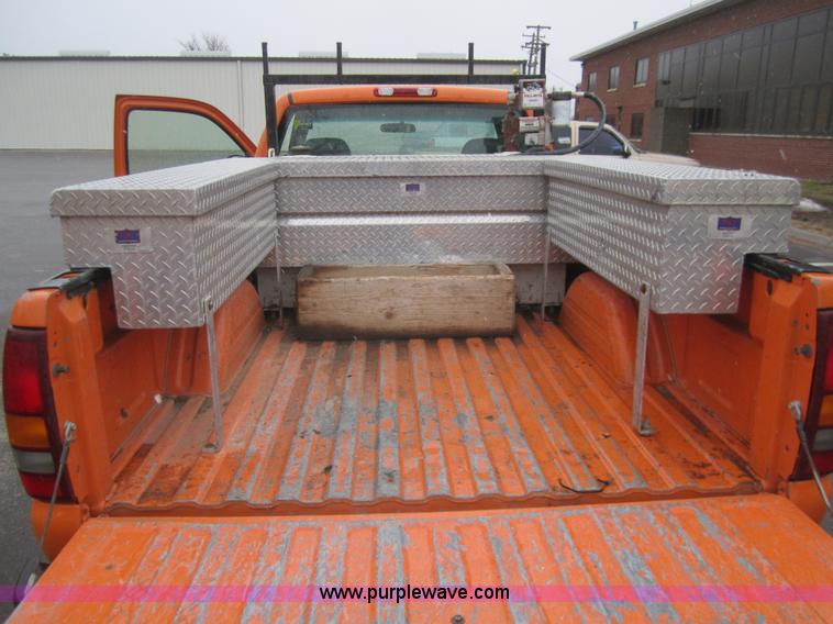 image for item B5642 2002 Chevrolet Silverado 2500HD pickup truck