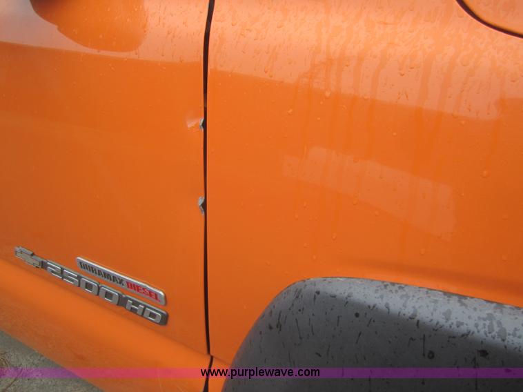 image for item B5642 2002 Chevrolet Silverado 2500HD pickup truck