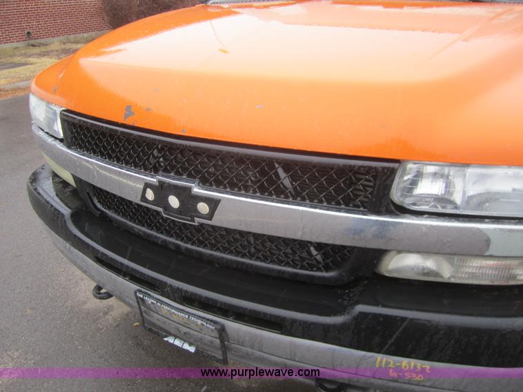 image for item B5642 2002 Chevrolet Silverado 2500HD pickup truck