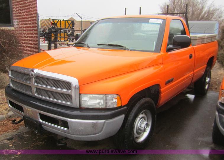 image for item B5643 2001 Dodge Ram 2500 pickup truck