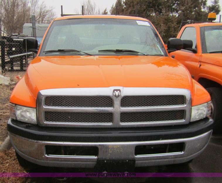 image for item B5643 2001 Dodge Ram 2500 pickup truck
