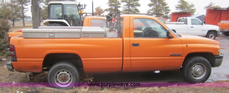 image for item B5643 2001 Dodge Ram 2500 pickup truck