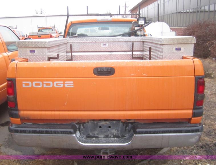 image for item B5643 2001 Dodge Ram 2500 pickup truck