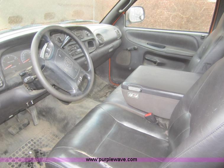 image for item B5643 2001 Dodge Ram 2500 pickup truck