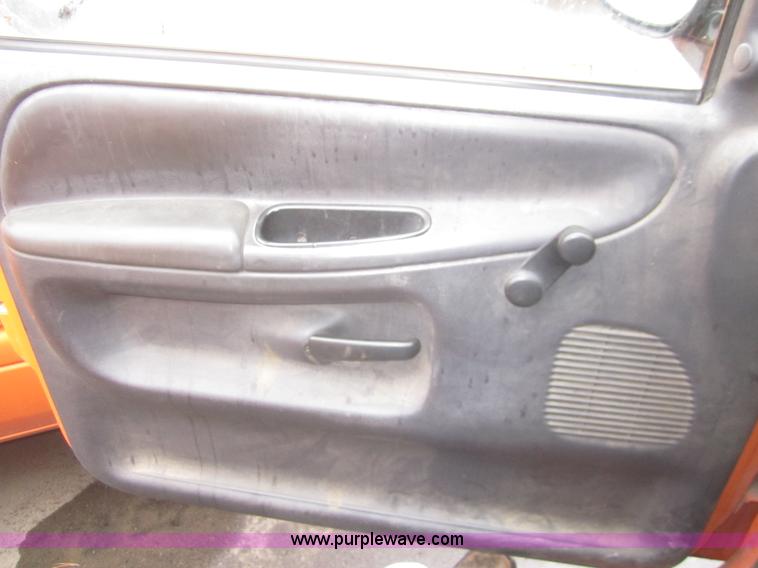 image for item B5643 2001 Dodge Ram 2500 pickup truck