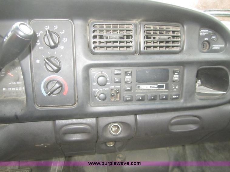 image for item B5643 2001 Dodge Ram 2500 pickup truck
