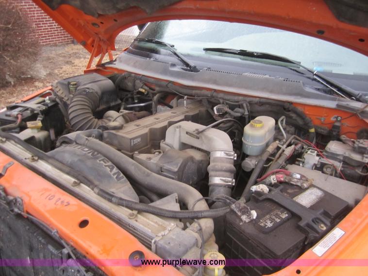 image for item B5643 2001 Dodge Ram 2500 pickup truck